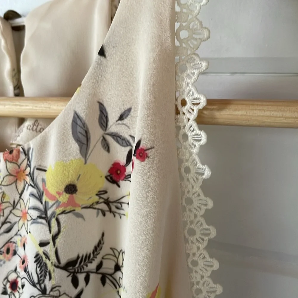 Tan flower print high neck dress - Picture 3 of 4